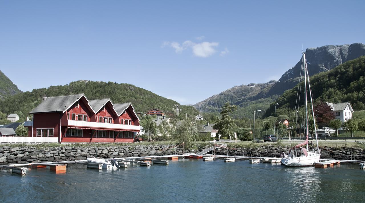 Grandane Feriehus Strangfjordens エクステリア 写真