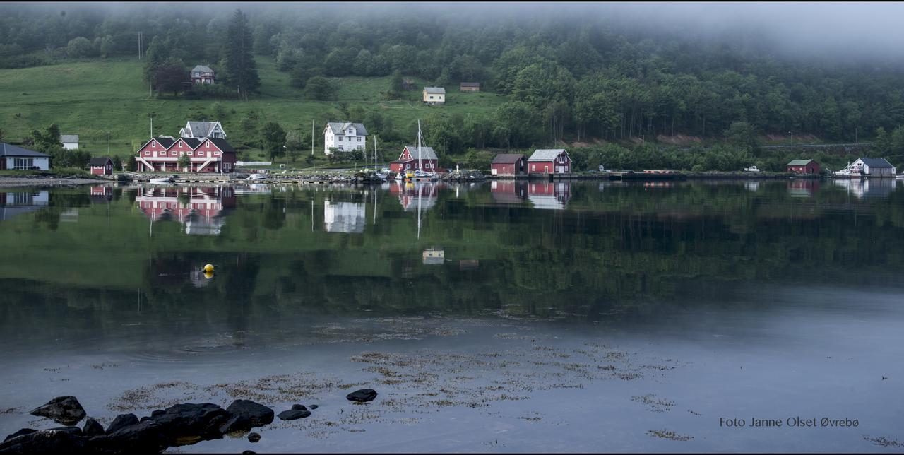 Grandane Feriehus Strangfjordens エクステリア 写真